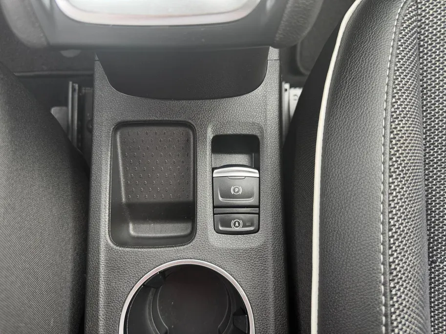 Renault Captur 1.6 E-Tech Hybrid 145 Intens | Automaat | Dealer Onderhouden | Camera | All Season Banden | Climate & Cruise Control | Apple Carplay & Android Auto | 12 Maanden BOVAG Garantie