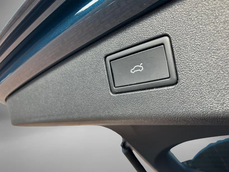 Volkswagen Tiguan 1.5 eHybrid 204PK R-Line Blackstyle · Panoramadak · Trekhaak · Apple/Android Car Play · 360° Camera · Garantie t/m 14-10-2030 of 100000km.