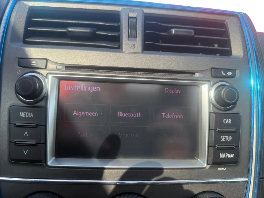 Toyota Verso-S 1.3 VVT-i Dynamic | Achteruitrij Camera | Panorama Dak | Parkeersensoren | Airco | Bluetooth | Hoge Instap | 12 Maanden Bovag Garantie