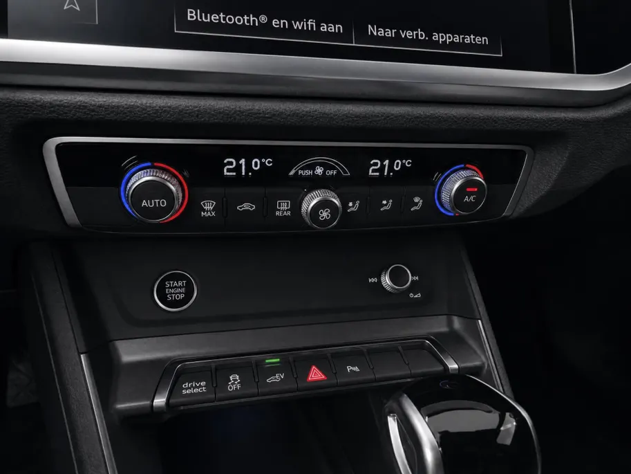 Audi Q3 45 TFSIe 245pk S edition · Trekhaak Wegklapbaar · 360 Camera · Lederen Bekleding · Adaptive Cruise Control · Apple/Android Car Play · Elek. Achterklep · Keyless · 19'' Inch ·