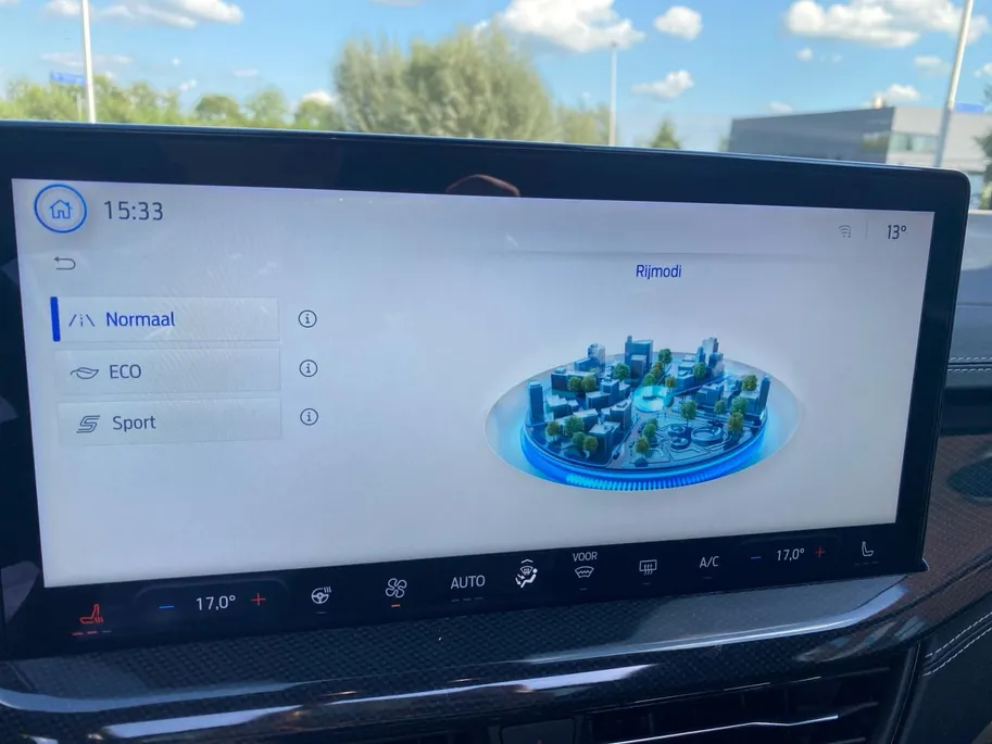 Ford Focus 1.0 EcoBoost Hybrid ST Line Vignale automaat 155PK | NL-Auto | Dealer onderhouden | Driver assistancepack | Winterpack | Panoramadak | 18' Lichtmetaal | Adaptive cruisecontrol | Dodehoekdetectie | Leer bekleed |