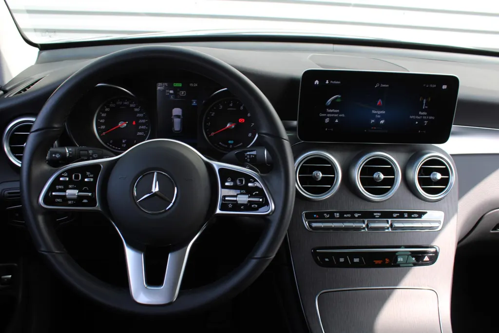 Mercedes-Benz GLC 300e 4MATIC | Plug-in | 320PK | Adap. Cruise | Rondom camera | 18' LM | Parkeerpakket |