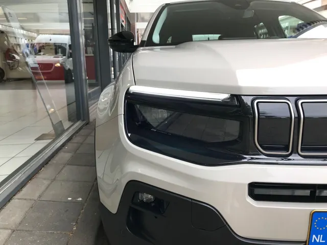 Jeep Avenger 1.2 e-Hybrid Summit