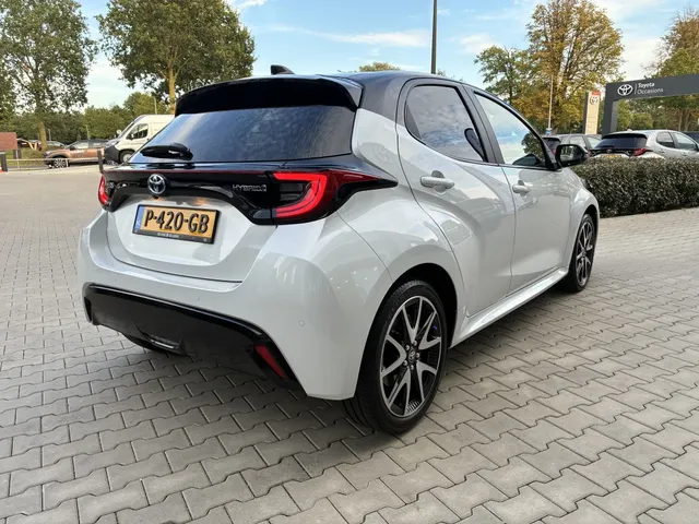 Toyota Yaris 1.5 Hybride Executive | Bi-Tone | Pdc (12367km)