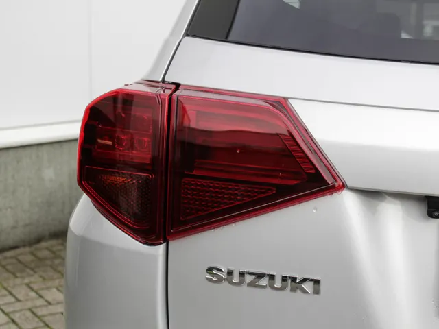 Suzuki Vitara 1.4 Boosterjet Style Smart Hybrid Automaat |  Navi | Adap. Cruise | Camera | Schuifdak | Trekhaak
