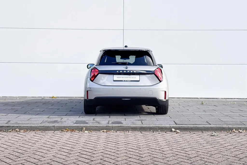 MINI Cooper 3-deurs Electric Cooper E Favoured L 40.7 kWh