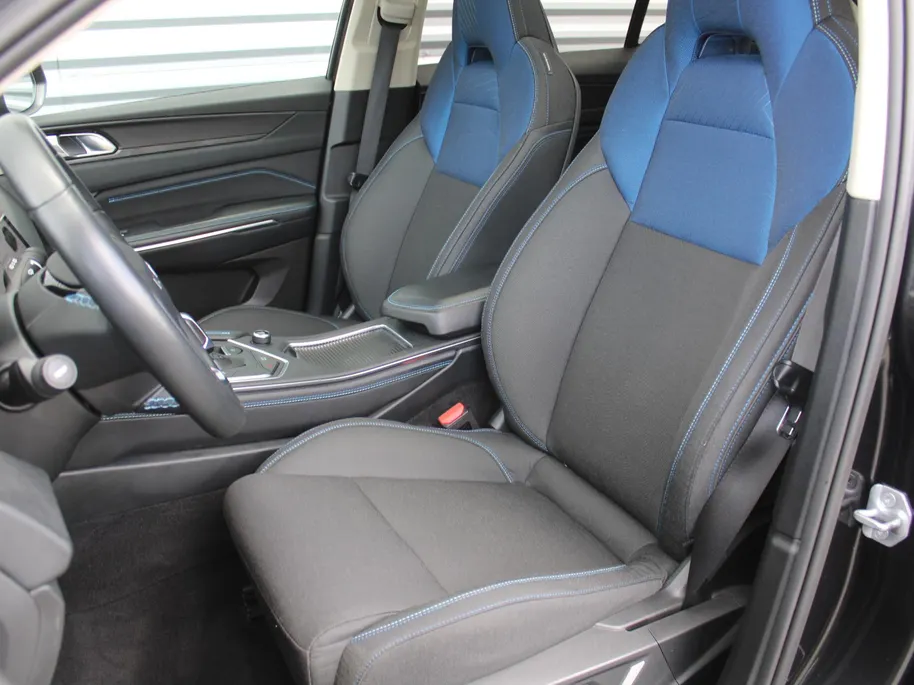 Lynk & Co 01 1.5 | PHEV | Trekhaak | Stoelverwarming | Elek. stoelverstelling + achterklep | Pano dak | Dodehoek detectie | Camera | 20' LM | HK Audio |