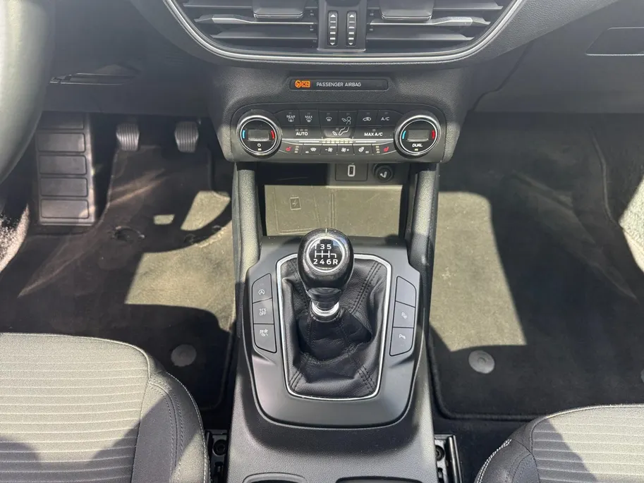 Ford Focus Wagon 1.0 EcoBoost Titanium Business | NL Auto | Dealeronderhouden | Panormadak | Winter Pack | Comfort Pack | Apple Carplay & Android Auto |