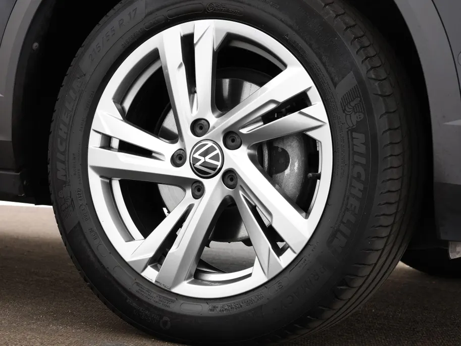 Volkswagen T-Roc 1.5 TSI 150pk DSG R-Line Business · Camera · Apple/Android Car Play · Stoelverwarming · Parkeerassistent · ACC · Draadloze Telefoonlader · Garantie t/m 12-04-2027 of 100.000