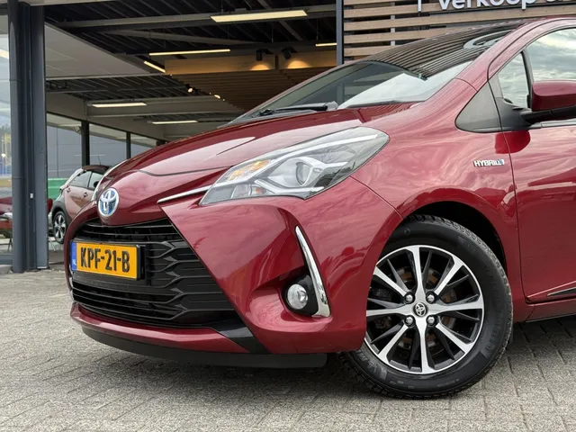 Toyota Yaris 1.5 Hybrid Dynamic | All Seasons | Stoelverwarming