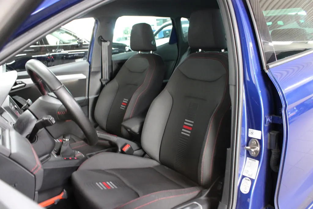 SEAT Ibiza 1.0 TSI FR Business Intense / Camera / Trekhaak afneembaar / Navi. / Full led / Apple Carplay /