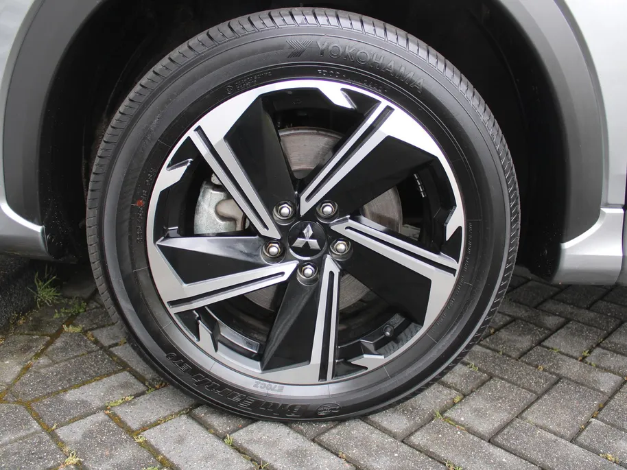 Mitsubishi Eclipse Cross 2.4 PHEV Executive | Trekhaak | 18' LM | 360 Camera | Navi | Cruise adapt. | Elek. stoelverstelling | Leer/Alcantara | Stuur-/stoelverwarming | LED |