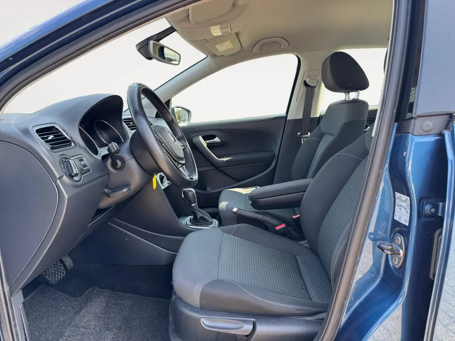 Volkswagen Polo 1.0 Bluemotion Edition | NL auto | Automaat | Parkeersensoren voor en achter | 15' lichtmetalen velgen | Cruise control | Airco | Elektrische ramen voor en achter | Bluetooth | Bovag garantie |