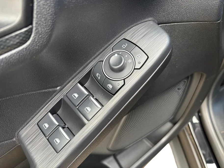 Ford Kuga 2.5 PHEV ST-Line | Navigatie | Keyless Entry | Stoel/Stuur/Voorruitverwarming | Apple Carplay/Android Auto | Adaptieve Cruise Control | Lichtmetalen Velgen |