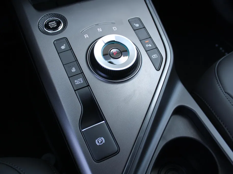 Kia Niro 1.6 GDi Hybrid DynamicPlusLine | Stuur-/stoelverwarming | Schuifdak | Elek. stoelverstelling + achterklep | Dodehoekdetectie | Camera | Telefoonlader | HK audio | LED |