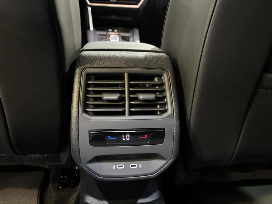 CUPRA Formentor 1.5 - 204PK TSI e-Hybrid Business Automaat | NIEUWE AUTO | Elektrisch Wegklapbare Trekhaak | Schuif/Kantel Dak | Digital Cockpit | Camera | Parkeersensoren | Stoelverwarming | Stuurwielverwarming | Apple CarPlay/Android Auto |