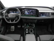Audi Q6 e-tron S edition performance 100 kWh 306pk · SOH 97,9% · Panoramadak · 360 Camera · Inklap. Trekhaak · Luchtvering · B&O Sound · Head-Up Display · Garantie t/m 15-03-2031 of 100.000km