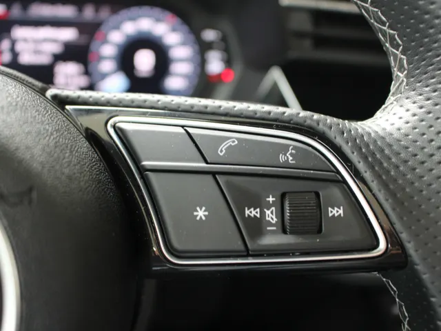 Audi A3 Sportback 30 TFSI S-Line S-Tronic Navigatie | Panoramadak | Sportstuur | Led