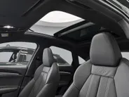 Audi Q5 Sportback e-hybrid quattro S edition Competition 367 PK · Glazen panoramadak · Head-up display · B&O premium 3D
