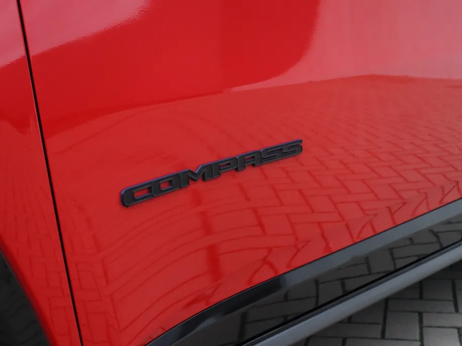 Jeep Compass 4xe 240 PK Hybrid S | Leder | Navi | Winter | Trekhaak | 19'