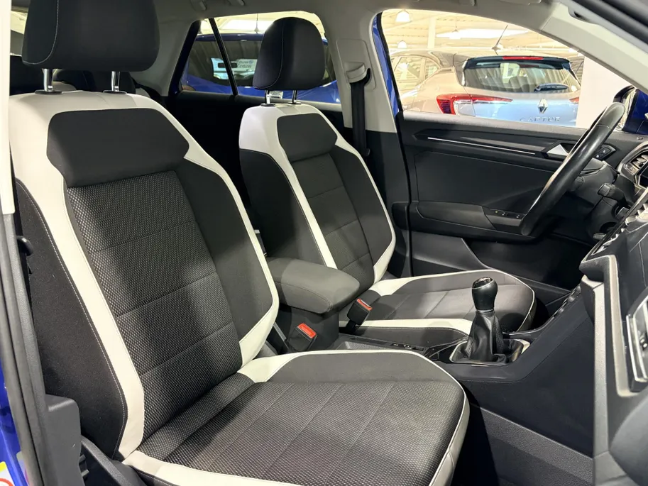 Volkswagen T-Roc 1.5 - 150PK TSI Sport | Digital Cockpit | Stoelverwarming | Navi | Apple CarPlay/Android Auto | Adaptive Cruise Control | Climate Control | Armsteun | Lichtmetalen Velgen |
