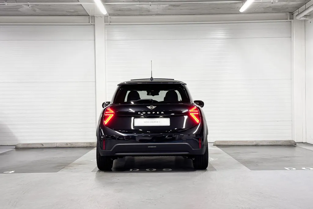 MINI Cooper 3-deurs C Favoured M
