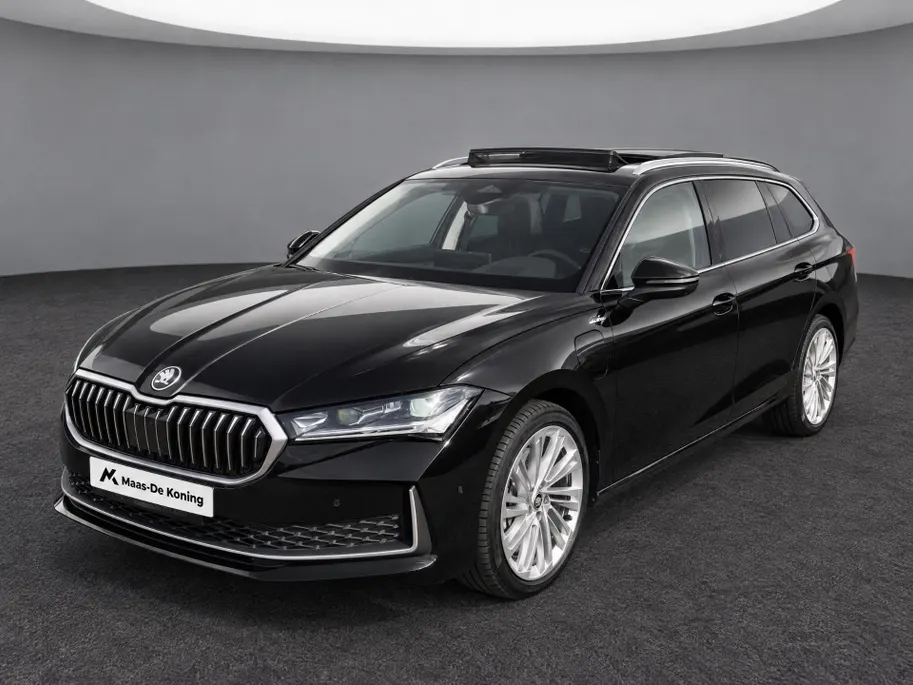 Škoda Superb 1.5TSI 150kW/204PK PHEV Laurin & Klement · Panoramadak · Leder · Trekhaak · 360°Camera · Garantie t/m 04-06-2030 of 100000km.