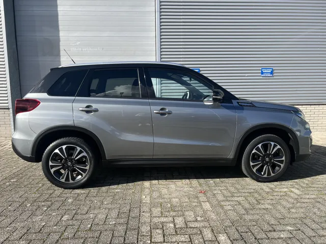 Suzuki Vitara 1.4 Boosterjet Style Smart Hybrid Automaat | Trekhaak | Apple Carplay & Android Auto | Climate Control | Adaptieve Cruise Control