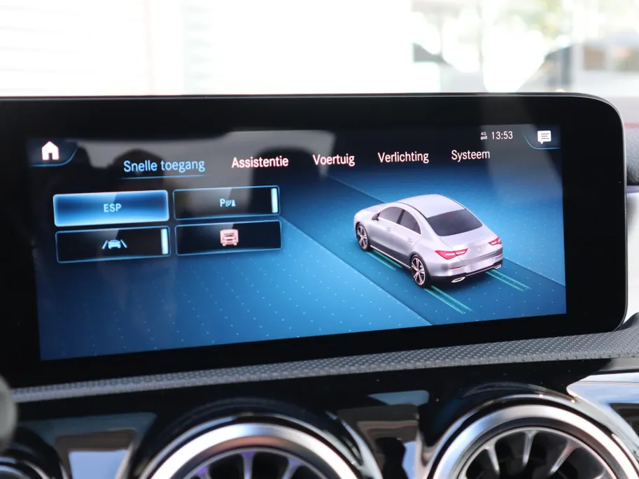 Mercedes-Benz CLA 200 Business Solution AMG l Panoramadak l Stoelverwarming l Ambiente lichtpakket