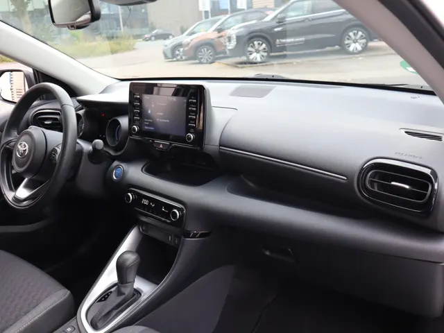 Toyota Yaris 1.5 Hybrid Dynamic Limited | Stoelverwarming | Keyless | 17 inch | All Seasons