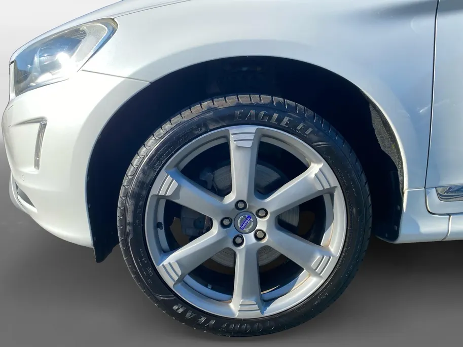 Volvo XC60 2.0 T5 Automaat Summum Luxury Line | Inscription Line | Pano Dak | NL-Auto | NAP | Trekhaak | Memory Seats | 20'| Camera | Stoelverwarming | Cruise Control | Navigatie | etc.