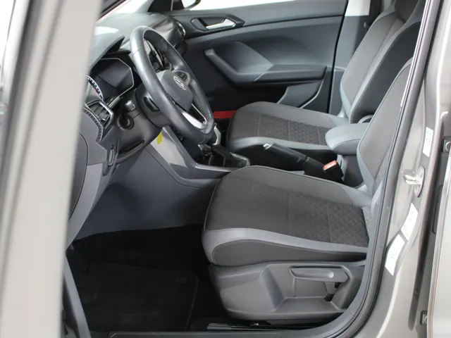 Volkswagen T-Cross 1.5 TSI DSG R-Line | Navigatie | PDC | 18 inch LM | Stoelverw.