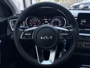 Kia XCeed 1.0 T-GDi DynamicLine | Trekhaak | Achteruitrijcamera | Parkeersensoren achter | Apple/Android Carplay | Navi | Climate Control | LMV
