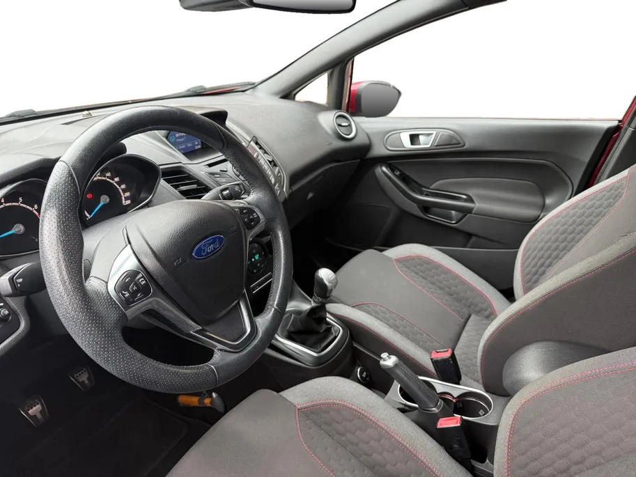 Ford Fiesta 1.0 EcoBoost ST Line | 1ste Eigenaar Volledig Dealeronderhouden | Parkeersensoren achter | Cruise Control | Navigatiesysteem |