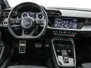 Audi A3 Sportback 40 TFSIe 204pk S-tronic S Edition · Panoramadak · Apple/Android Car Play · Lederen Bekleding · Cruise Control · Navigatie · Stoelverwarming · P-Sensoren · 17'' Inch ·