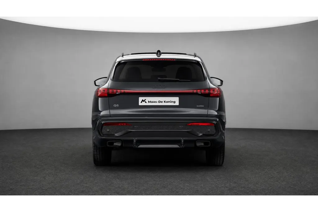 Audi Q5 2.0 TFSI e-hybrid quattro S edition 299 PK · Glazen panoramadak · Tech plus · Exterieurpakket zwart