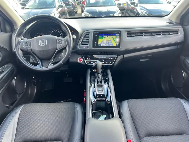 Honda HR-V 1.5 i-VTEC Executive AUTOMAAT | PANORAMADAK | CAMERA | PARKEER SENSOREN V+A | NAVIGATIE | HALF LEDER | NED. AUTO |