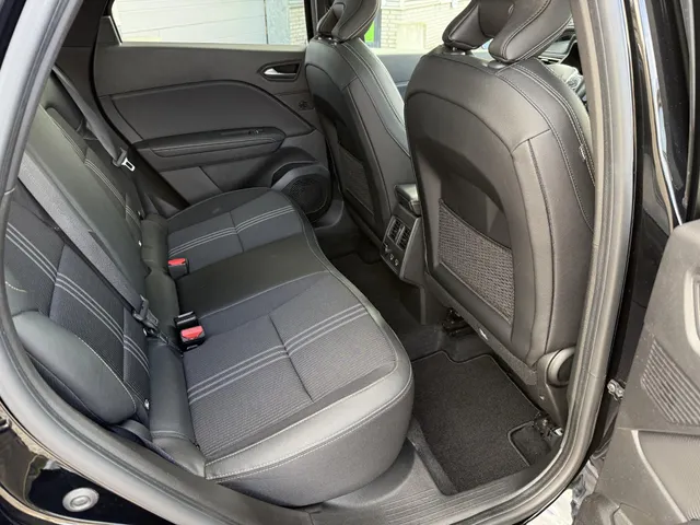 Renault Captur 1.6 E-Tech full hybrid 145 E-Tech engineered | NL Auto | Groot Navi scherm | Dode hoek detectie | LM 18 inch | Trekhaak | Luxe uitvoering