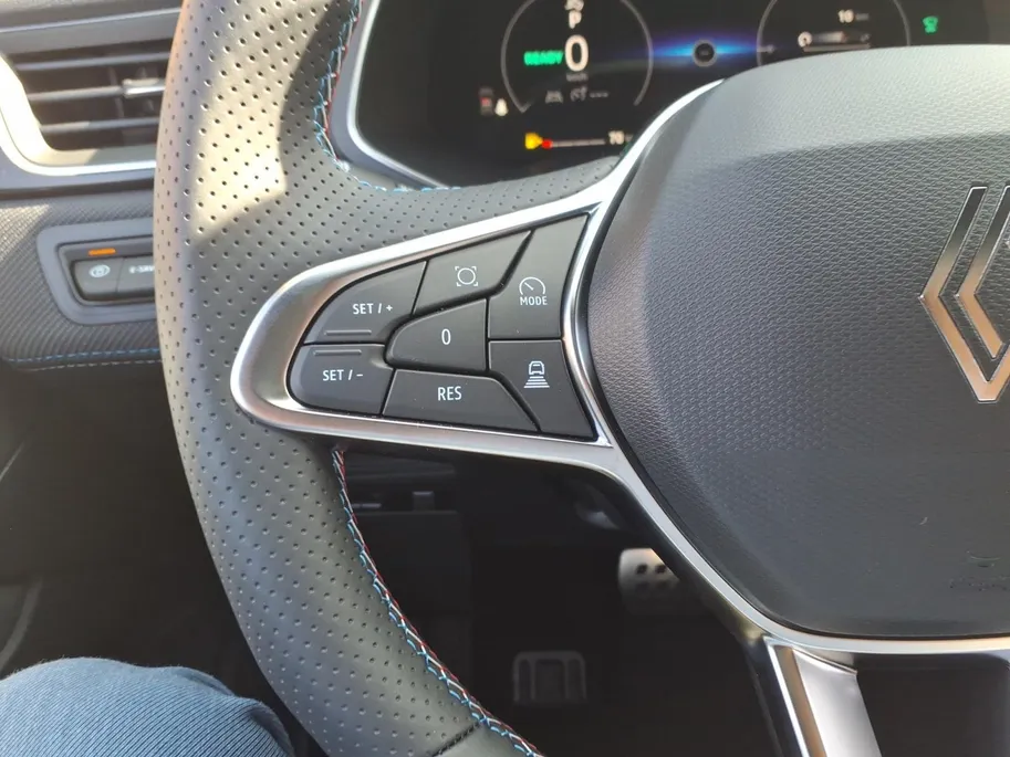 Renault Captur 1.8 E-Tech full hybrid 160 esprit Alpine voorraad auto  met 2000,- korting , alle opties, Pack Privilège , Pack Light & Sound ,Apple Carplay/Android Auto , lichtmetalen velgen 19' , elektrisch glazen panorama-dak , voorstoelen verwarmd , enz