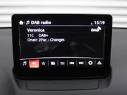 Mazda 2 1.5 e-SkyActiv-G 90PK 6MT Homura | Stuur-/stoelverwarming | Camera | Dodehoek detectie | LED | 16' LM | Carplay | Clima | Cruise |