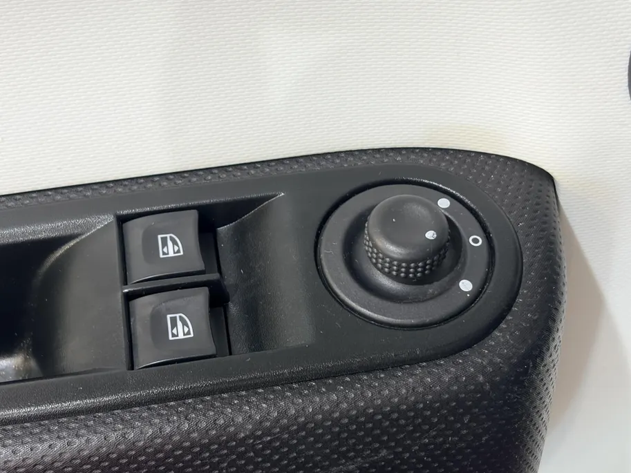 Renault Twingo 70PK SCe Collection | Elektrisch Vouwdak | 1e Eigenaar | Bluetooth Audio & Telefoon | Snelheidsbegrenzer | Leder Stuurwiel | LED Dagrijverlichting | USB | Centrale Deurvergrendeling | Elektrische Ramen & Spiegels |