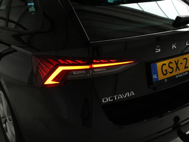 Škoda Octavia Combi 1.4 TSI iV PHEV Bus.Edition | Panoramadak |  Navigatie | PDC + Camera | Trekhaak