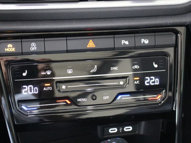Volkswagen T-Roc Cabrio 1.5 TSI DSG R-Line Navigatie | 19' Misano | Stoel- en stuurverwarming | Matrix Led | Beats Audio
