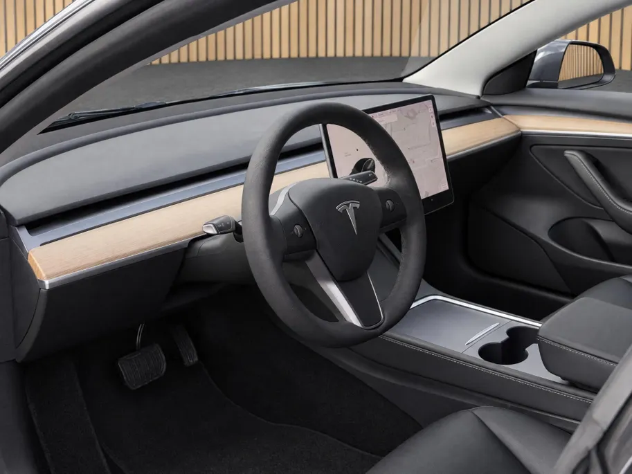 Tesla Model 3 Standard RWD Plus 60 kWh 90% SOH | 12 maanden BOVAG | Stoelverwarming | Groot scherm |