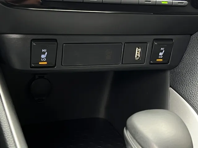 Toyota Yaris 1.5 Hyb. Dynamic Limited | Stoelverwarming | All Seasons