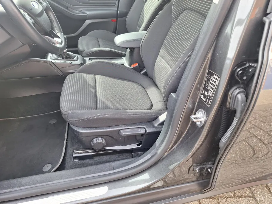 Ford Focus Wagon 1.0 EcoBoost Titanium Business