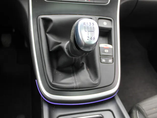 Renault Scénic 1.3 TCe Intens 140 PK | Trekhaak | Panoramisch dak | ECC | Camera achter | 1850 KG geremd |