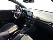 Ford Puma 1.0 EcoBoost Hybrid Vivid Ruby Edition ST - LINE X| Dealeronderhouden | Stoel- stuur en voorruitverwarming | Adaptieve cruise control | BLISS | Grote achterspoiler