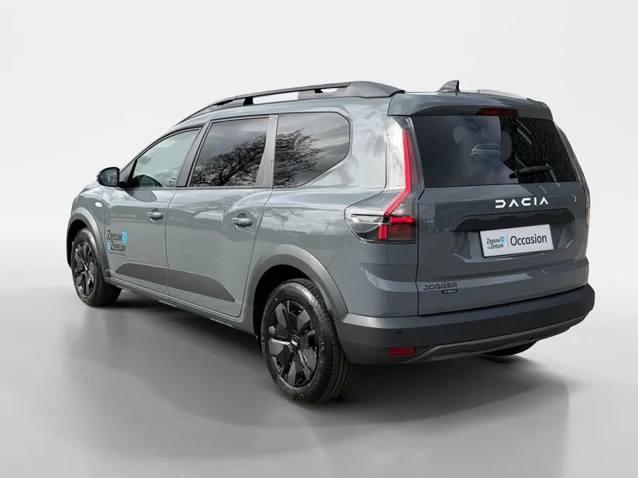 Dacia Jogger 155PK Hybrid Expression 7p. Automaat | DEMO | 7 Zitplaatsen | Camera | Parkeersensoren | Apple CarPlay/Android Auto | Cruise Control | Climate Control | Digital Cockpit | Armsteun | Licht & Regen Sensor |