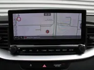 Kia ProCeed 1.5 T-GDi GT-Line | Trekhaak | Schuifdak | Stuur-/stoelverwarming | Camera | Dodehoek detectie | Telefoonlader | Cruise adapt. | 17' LM | LED |
